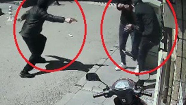 2 kişiye tabancayla ateş edip kaçtı; o anlar kamerada