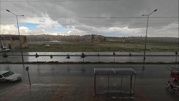 Mardin’de sağanak nedeniyle cadde ve sokaklar göle döndü (2)