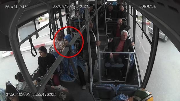 Belediye otobüsünde fenalaşan yolcuyu şoför hastaneye yetiştirdi; o anlar kamerada