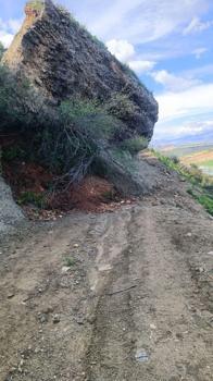 Adana’da heyelan nedeniyle köy yolu kapandı