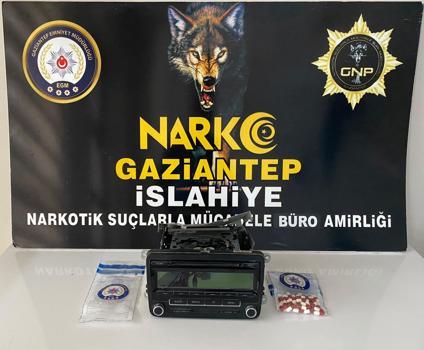Radyoya gizlenmiş uyuşturucuya 1 gözaltı