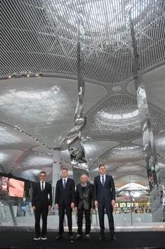 İstanbul Havalimanı’nda 37,7 metrelik heykelin açılışı yapıldı