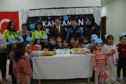 Silopi'de Polis Haftası'nda minik öğrencilerle pasta kestiler