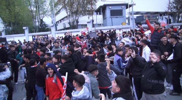 1’inci Lig’e yükselen Batman Petrolspor’dan şampiyonluk kutlaması