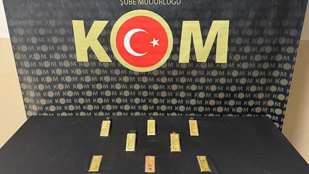 Motosiklet sürücüsünün sırt çantasından 8 kilo kaçak saf altın çıktı