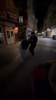 Bursa'da genç kızların saç saça kavgası kamerada