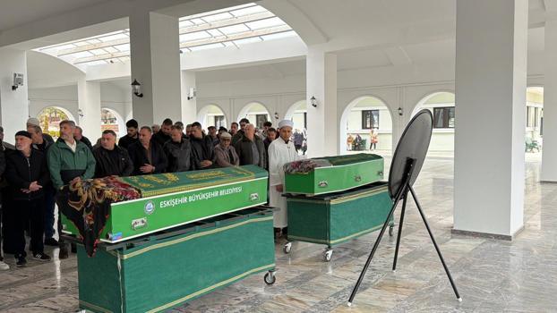 Ankara'da eşi tarafından öldürülen kadın ve kızı Eskişehir'de toprağa verildi