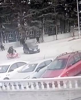 Otomobille motosiklet çarpıştı: 2 yaralı