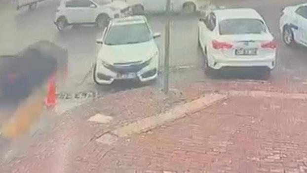 Şanlıurfa’da iki otomobilin çarpıştığı kaza kamerada; 3 yaralı