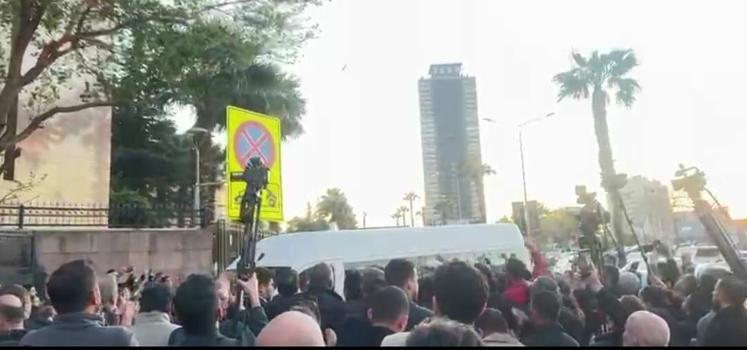 Bornova Belediye Başkanı 'dolandırıcılık' ve ‘resmi belgede sahtecilik’ suçlarından gözaltına alındı (4)