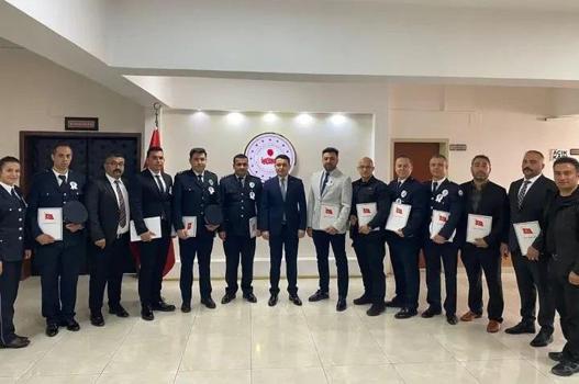 İmamoğlu Kaymakamı Şahin'den polislere başarı belgesi