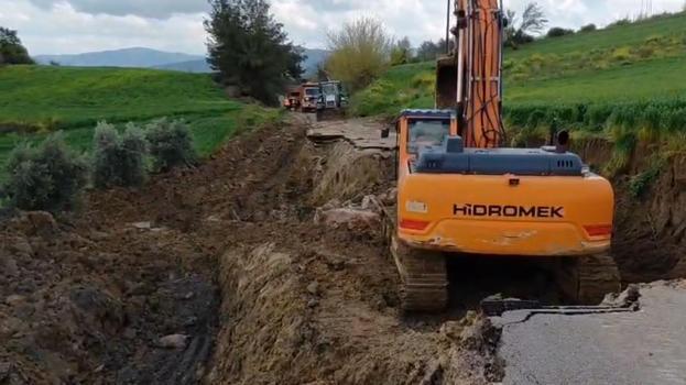 Kadirli'de heyelan; 1 otomobil zarar gördü