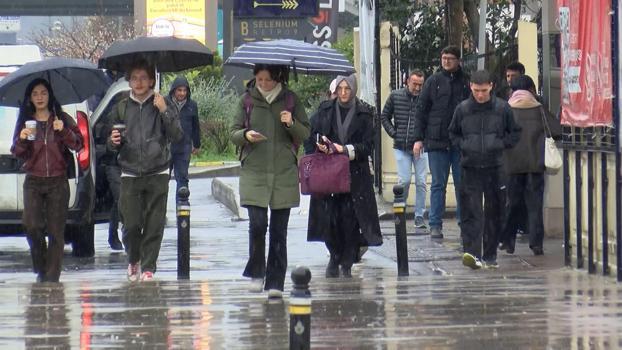 İstanbul'da haftanın son iş gününde yağmur etkili oluyor