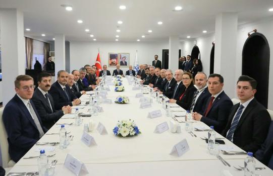 YÖK Başkanı Özvar, İzmir'de Ege Bölgesi'ndeki üniversitelerin rektörleriyle bir araya geldi