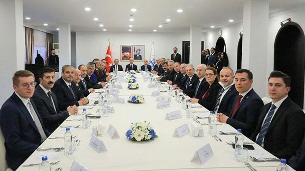 YÖK Başkanı Özvar, İzmir'de Ege Bölgesi'ndeki üniversitelerin rektörleriyle bir araya geldi