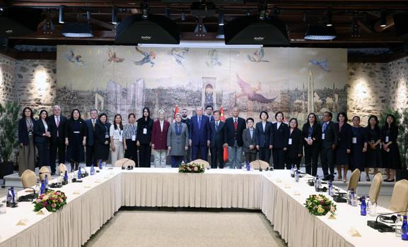 Cumhurbaşkanı Erdoğan 'ICAPP Kadın Kolları 9’uncu Toplantısı' katılımcılarını İstanbul'da kabul etti -1