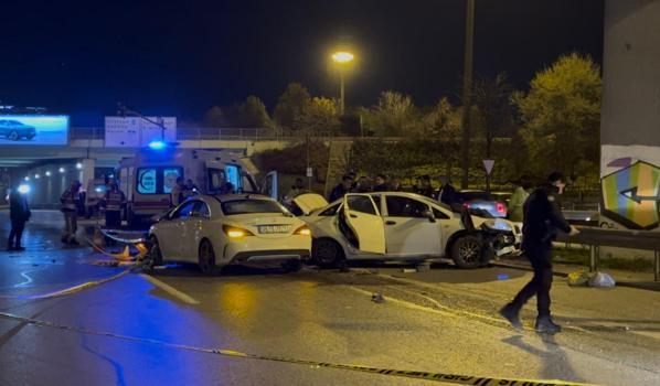 Ataşehir'de emniyet şeridinde aracından inen sürücüye otomobil çarptı: 1 ölü