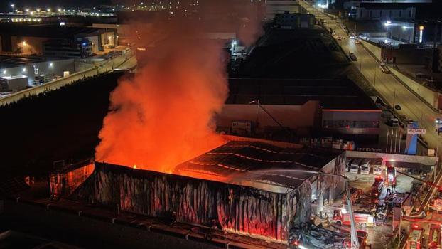 Ankara'da medikal malzeme üretilen fabrikada çıkan yangın, 5 saatte söndürüldü