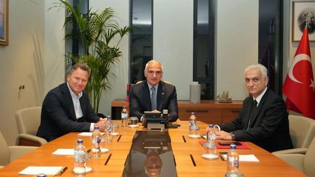 Bakan Ersoy, tur operatörleri ile görüştü