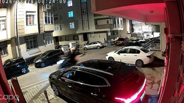 Üsküdar'da yol verme nedeniyle tartıştıkları kişinin otomobilini kurşunladılar