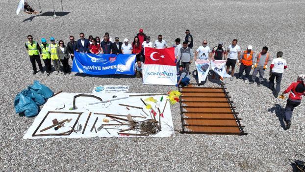 Konyaaltı Sahili’nde deniz dibi ve kıyı temizliği