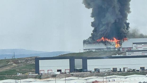 Ankara'da mobilya deposunda yangın