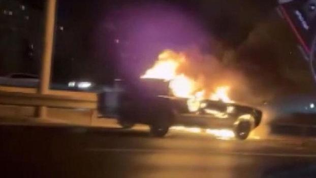 Ümraniye TEM Otoyolu’nda otomobil alev alev yandı