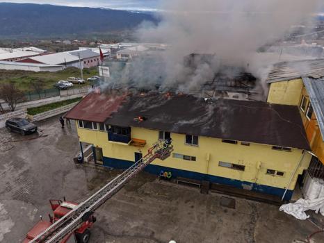 Kastamonu'da tekstil ve filtre malzemeleri üretilen fabrikada yangın (2)