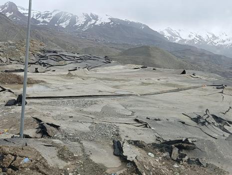 Hakkari'de heyelan riski nedeniyle katı atık tesisinde faaliyetler geçici olarak durdurdu