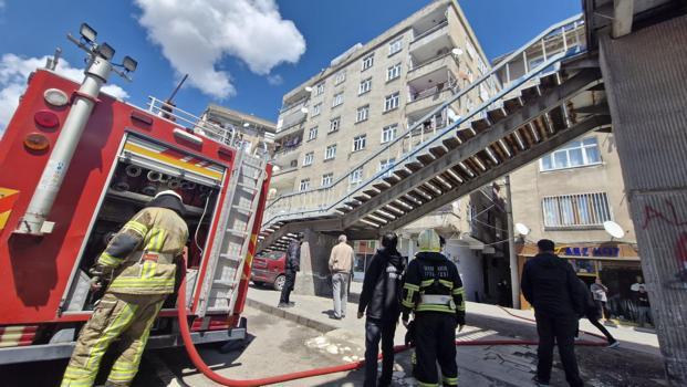 Diyarbakır’da baca yangını; 3 kişi dumandan etkilendi