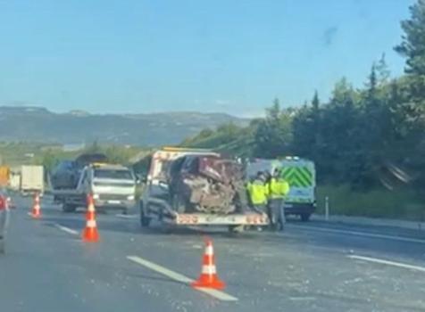 Tarsus'ta iki otomobil çarpıştı: 1 ölü, 2 yaralı