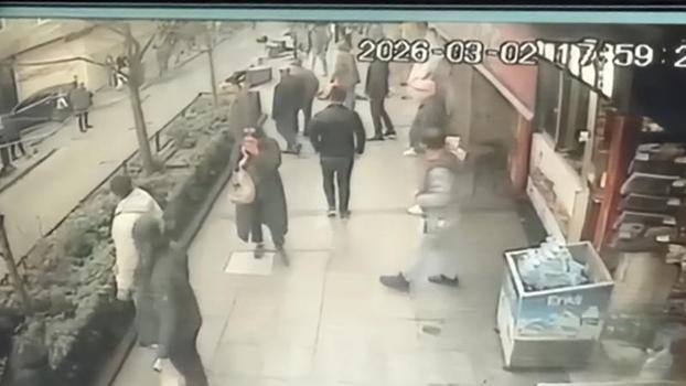 Kağıthane’de 16 yaşındaki ehliyetsiz sürücü yayaya çarptı; kız arkadaşını bırakıp kaçtı