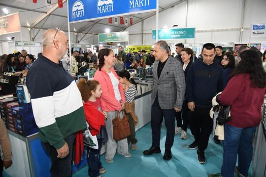 Kitap fuarı ilk 3 günde 30 bin ziyaretçiyi ağırladı