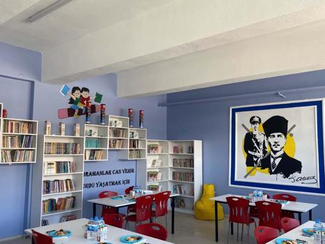 Gönüllülerden Şehit Piyade Teğmen anısına Bayburt'ta ilkokula kütüphane