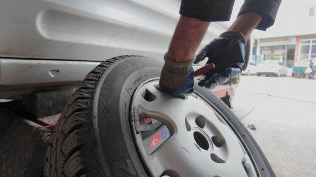 Lastikçiden 'sıcak asfalt' uyarısı: Kış lastiği +5 dereceden sonra riskli