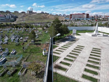 İlçe mezarlığında 'kıble' farklılığı