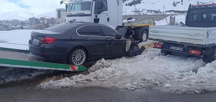 Bitlis'te 2 ayrı kazada 12 yaralı