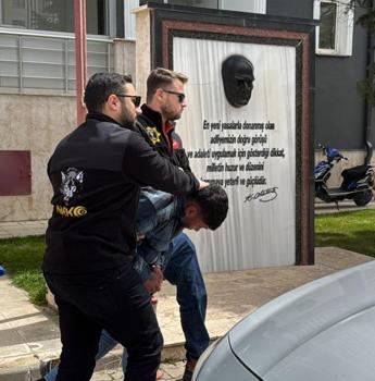 Bisküvi kutusunda uyuşturucu ele geçirildi; 1 tutuklama