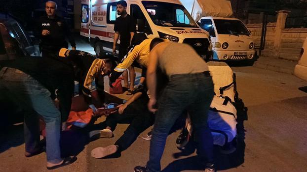 Üniversite öğrencisi, evinin önünde sırtından bıçaklandı