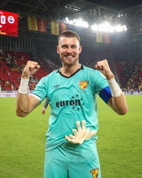 Göztepe'de Lis'e Lech Poznan kancası