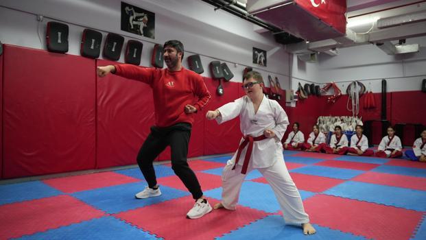 Down sendromlu Berke, tekvandoda Türkiye ve dünya dereceleri istiyor