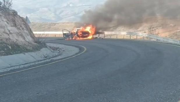 Siirt’te otomobil alev alev yandı