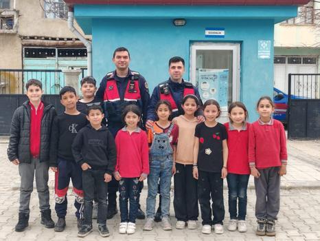 Jandarmadan öğrenci ve öğretmenlere seminer