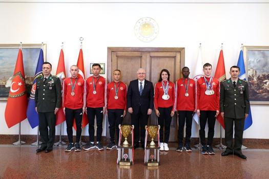 Bakan Güler, TSK Spor Gücü personeli ile bir araya geldi