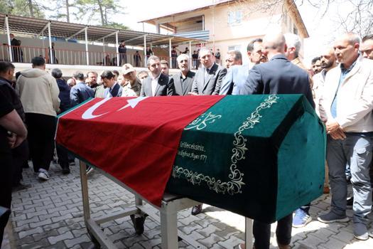 Kahramanmaraş’ta okuldaki saldırıda yaşamını yitiren öğrenciler toprağa verildi