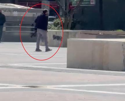 Pompalı tüfekle yürüyen kişi gözaltına alındı