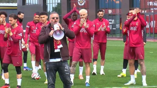 Galatasaray antrenmanda taraftarıyla buluştu