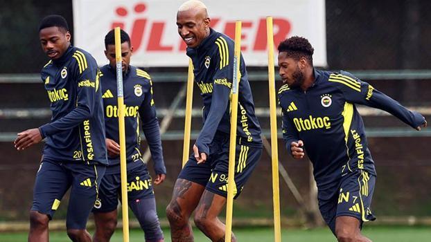 Fenerbahçe, Çaykur Rizespor maçı hazırlıklarını tamamlayarak kampa girdi