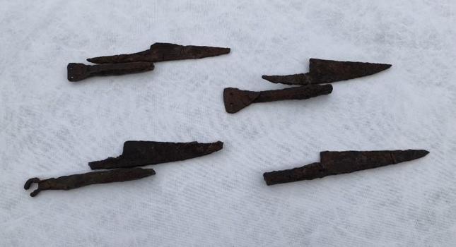 Hadrianopolis Antik Kenti'nde 5’inci yüzyıla ait bıçaklar ve kösüre taşı ortaya çıkarıldı