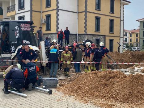 Manisa'da kanalizasyon çalışmasında göçük; 1 işçi toprak altında kaldı